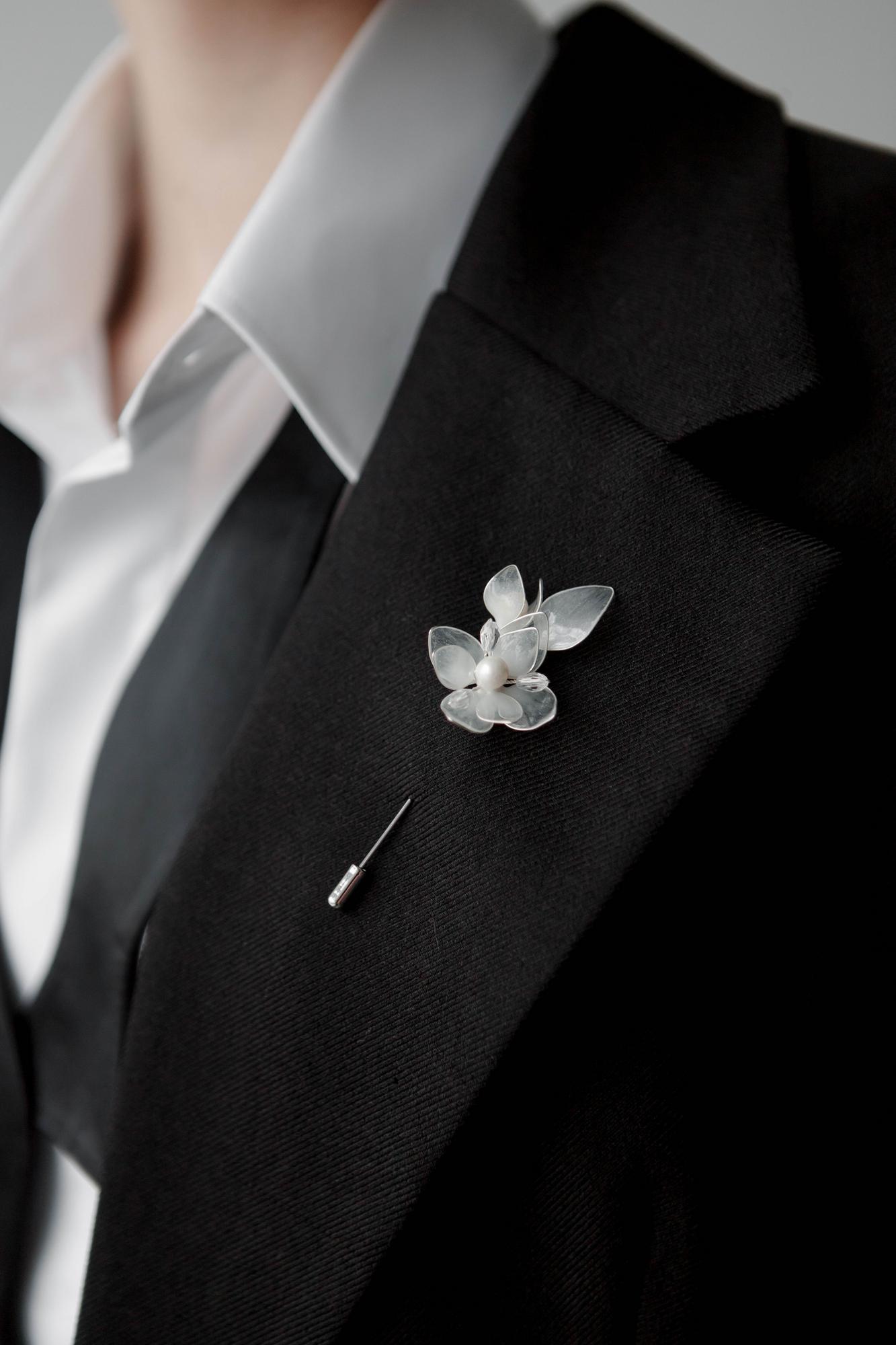 брошь ручной работы купить, брошь бутоньерка, брошь для жениха купить, мужская брошь на свадьбу, брошь на свадьбу, бутоньерка жениха белая