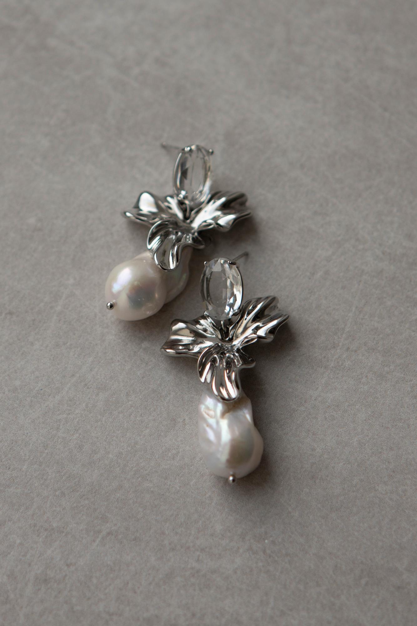 серьги с жемчугом купить, серьги с барочным жемчугом купить, свадебные серьги для невесты, свадебные серьги с жемчугом, серьги цветы купить, модные серьги для невест 2026, свадебные украшения для невест