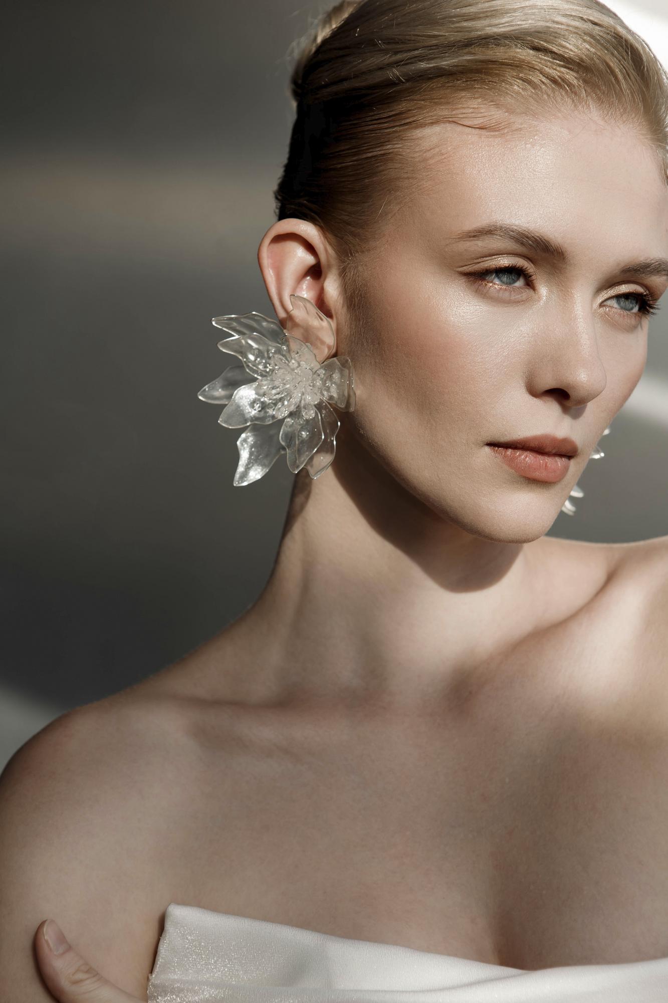 серьги цветы купить, серьги с хрусталем крупные купить, свадебные серьги для невесты, свадебные серьги крупные, серьги цветы купить, модные серьги для невест 2026, свадебные украшения для невест
