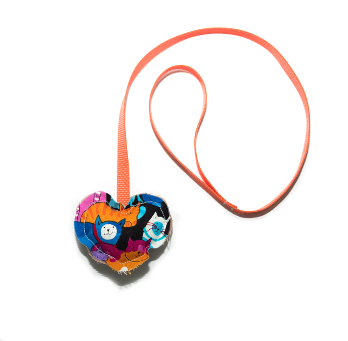 Игрушка для кошек "Сердечко"