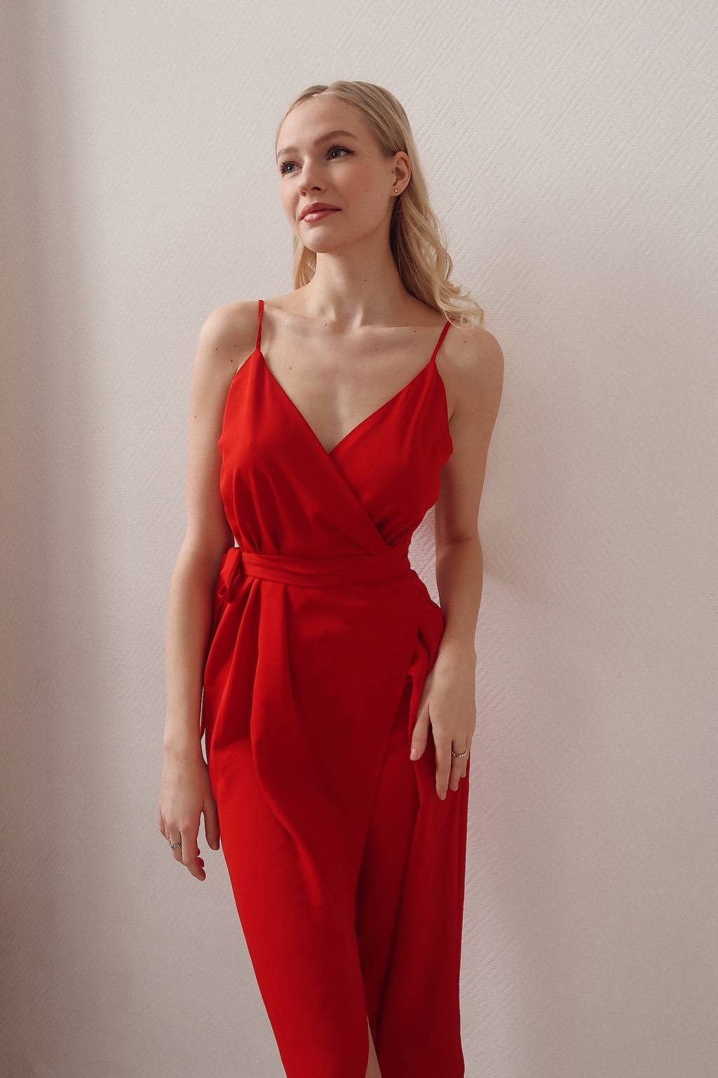 Матовое красное шелковое платье Camilla на запах