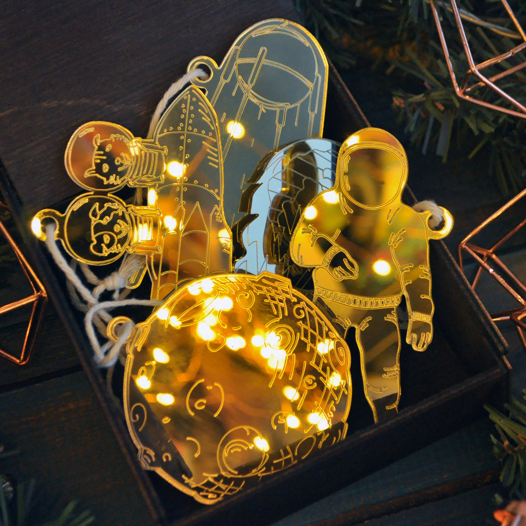 подарочный набор новогодних  зеркальных игрушек на ёлку ручной работы - космический набор