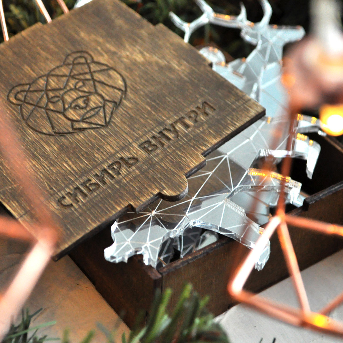 Набор зеркальных ёлочных игрушек Сибирские животные в подарочной коробке - необычный сибирский сувенир-подарок на Новый год