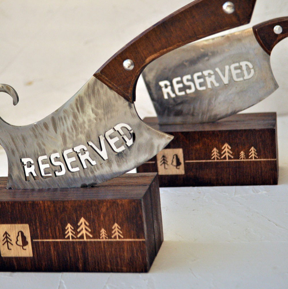 Табличка резерва стола с металлическим тесаком для кафе и ресторана купить
