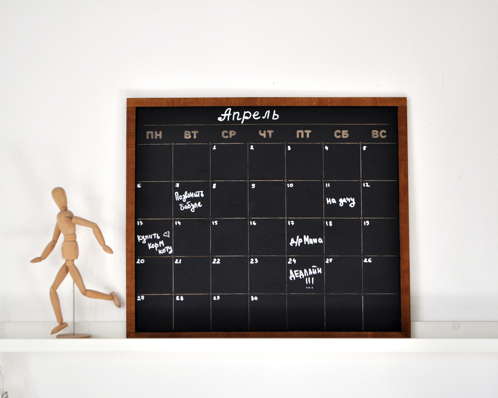 Меловая доска - календарь на месяц