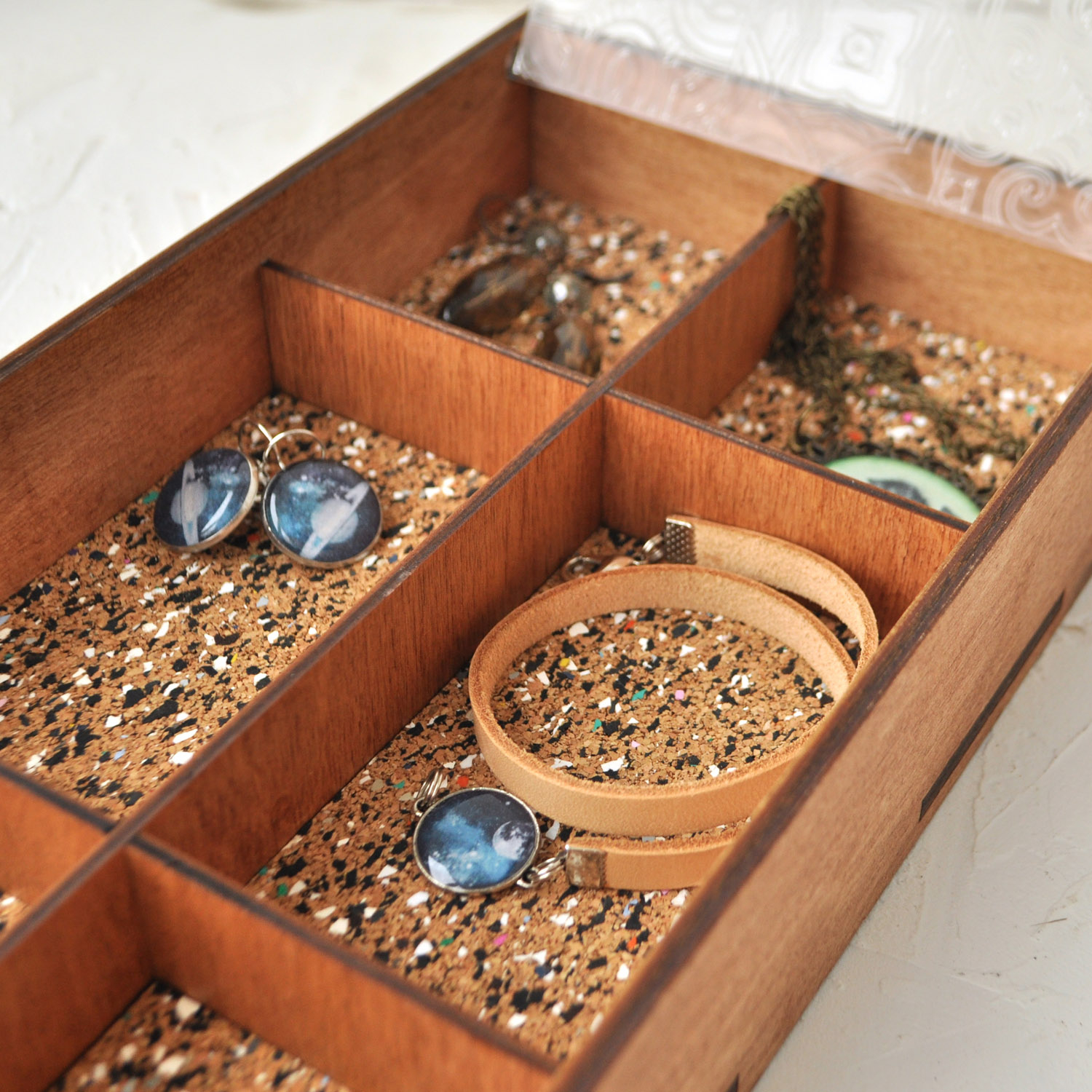 деревянная шкатулка ящик с отделениями и полупрозрачной крышкой ручной работы