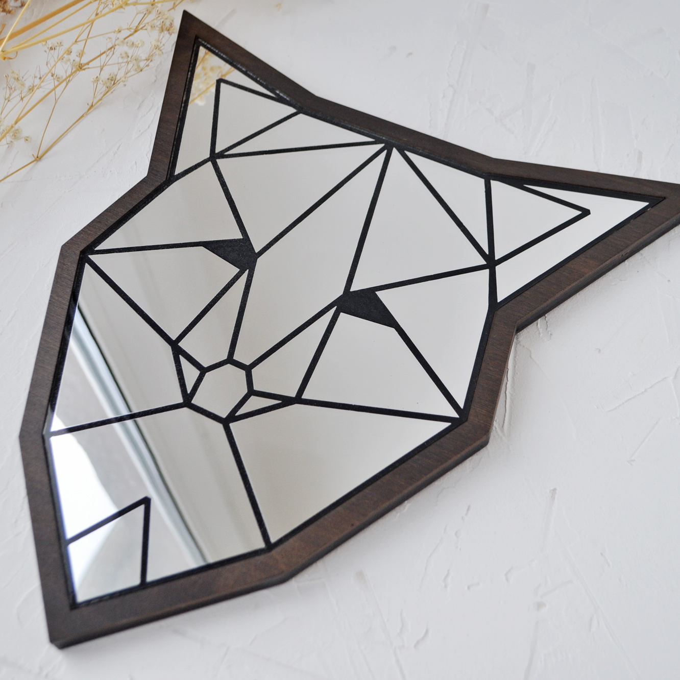 декоративное фигурное зеркало лиса, зеркало лисица с деревянной раке из акрила, зеркало полигональная голова,