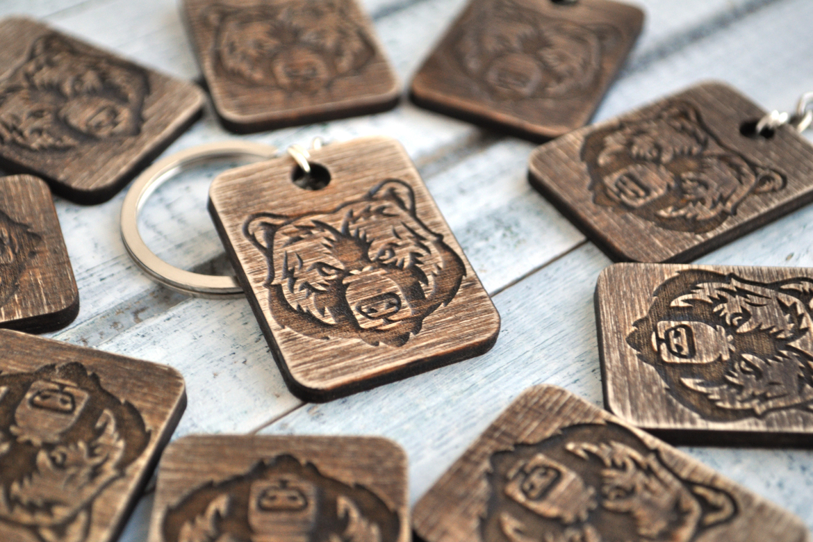Брелоки из дерева с гравировкой