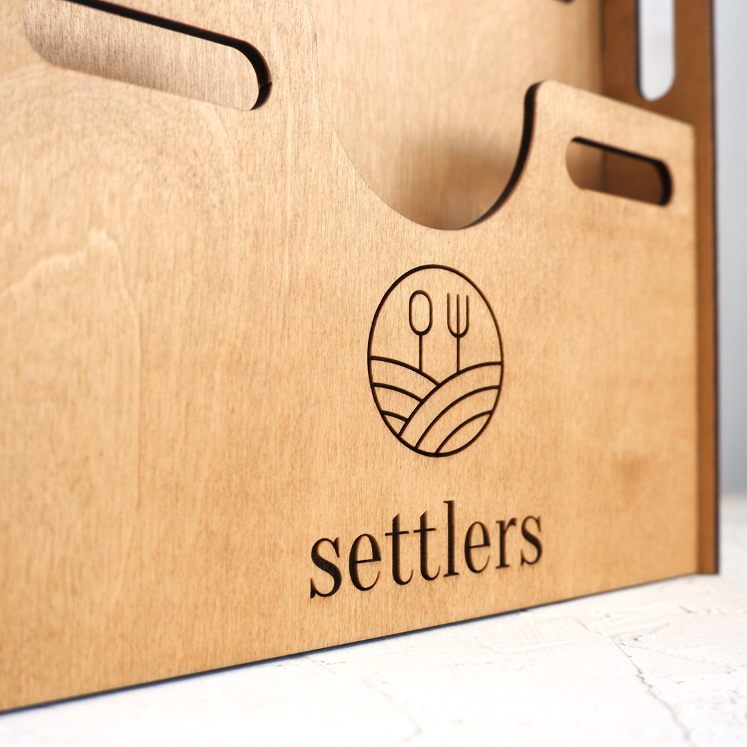 уголок потребителя из дерева с гравировкой логотипа купить заказать с доставкой