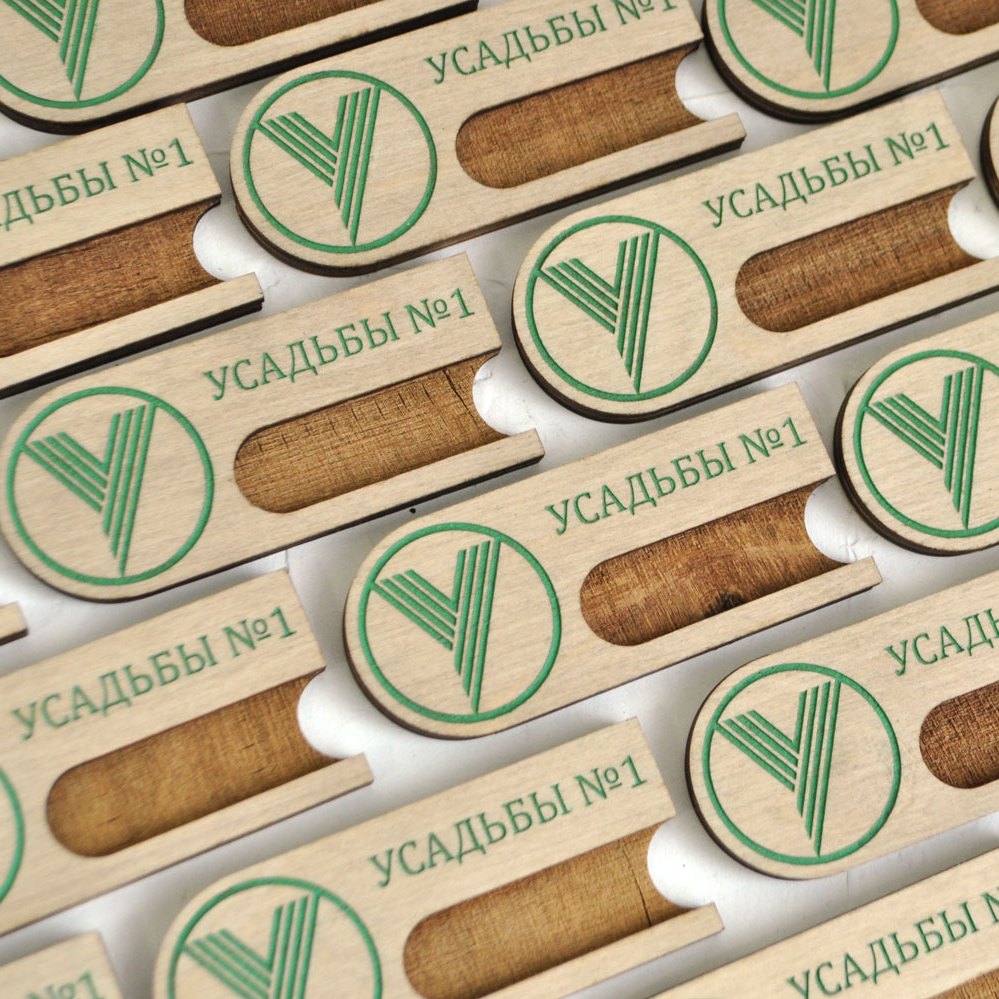 деревянные бейджи с окошком для имени и цветным логотипом купить или заказать с доставкой