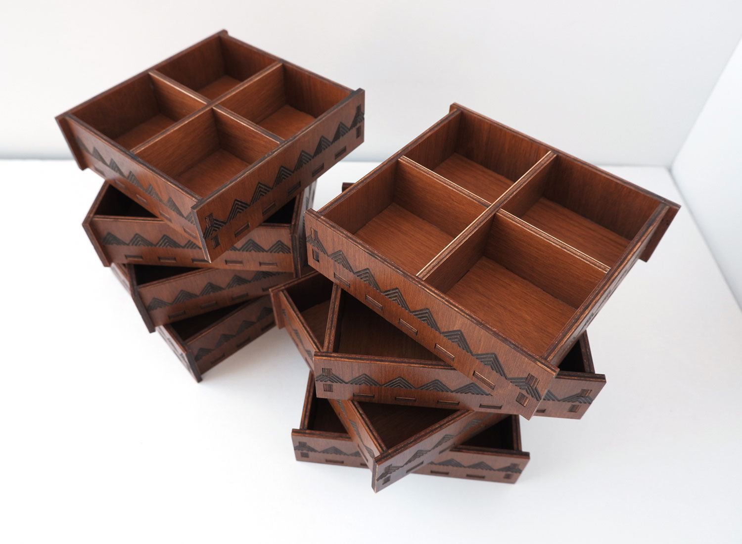 Органайзер с 4 равными секциями