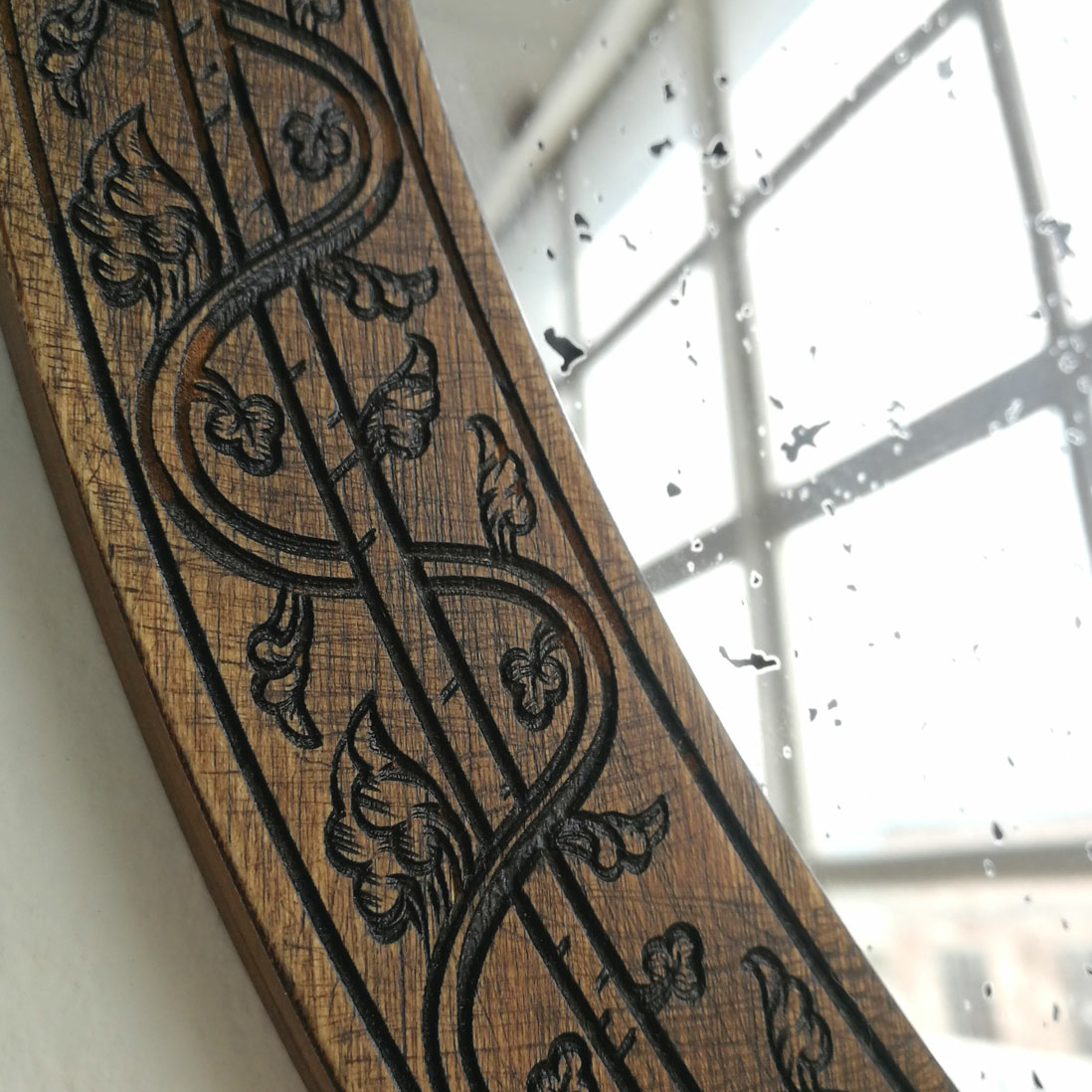 состаренное зеркало, зеркало с эффектом старины, старинное зеркало в раме ручной работы, акриловое декоративное состаренное зеркало, акриловое зеркало в деревянной раме,