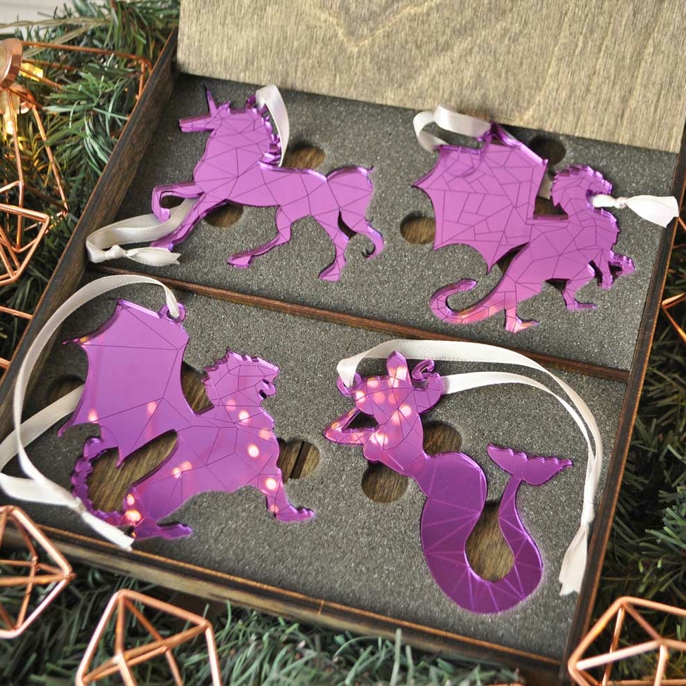 Набор зеркальных фиолетовых ёлочных игрушек Мифические существа в подарочной коробке - необычный подарок на Новый год