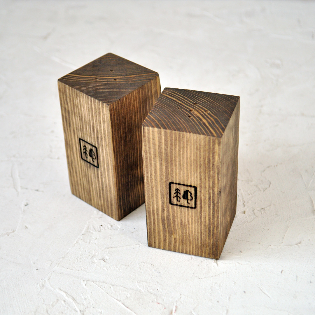 солонка и перечница из массива ясеня с вашим логотипом сделаем на заказ