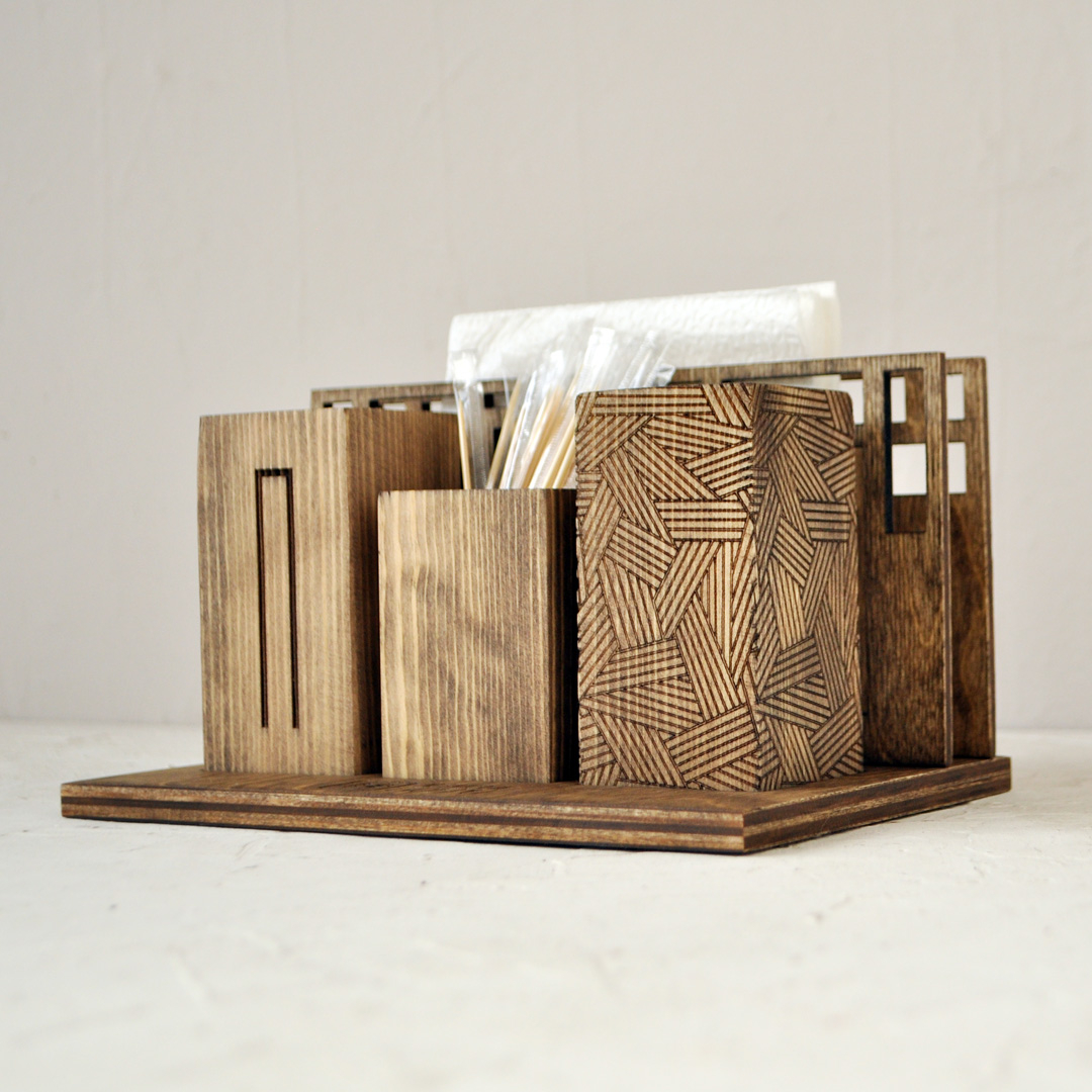 органайзер с солонками из массива и салфетницей с гравировкой вашего логотипа