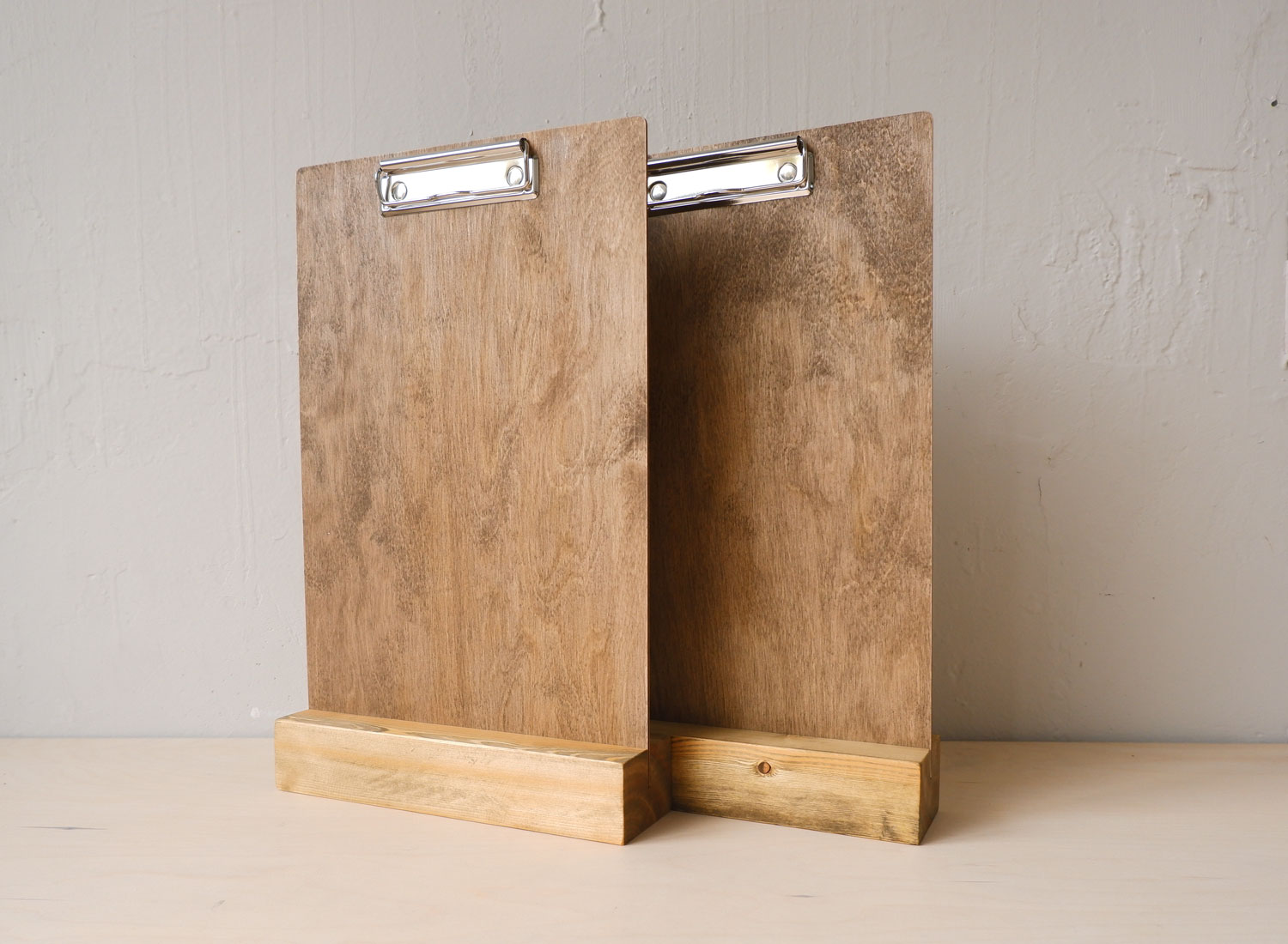 Тейбл-тент деревянный с зажимом под формат А4