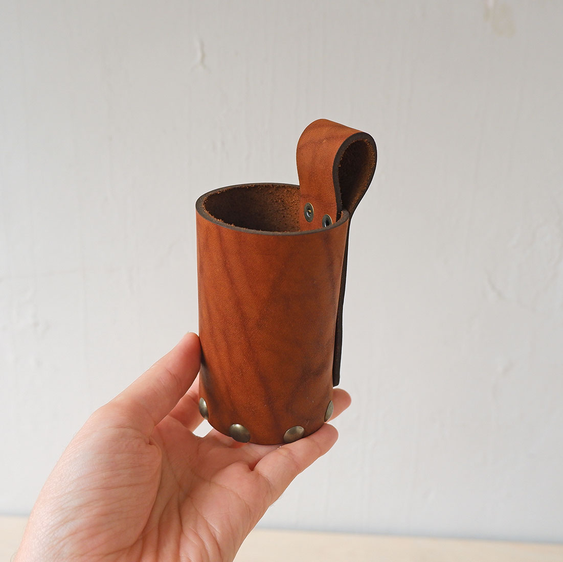 Кожаный стаканчик под салфетки/счет/столовые приборы - заказать со своим логотипом с доставкой по РФ