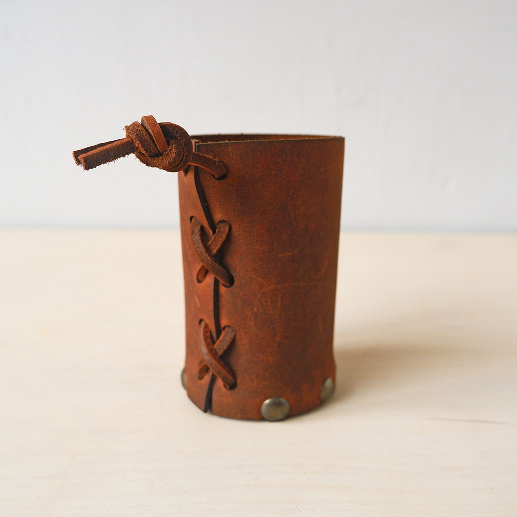 Кожаный стаканчик под салфетки/счет/столовые приборы - заказать со своим логотипом с доставкой по РФ