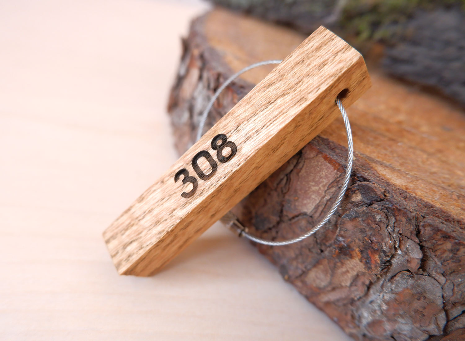 Брелок из дуба брусок с гравировкой