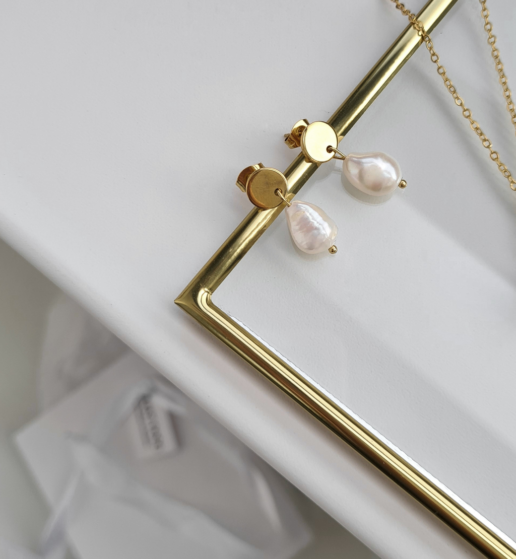 Серьги Base  с жемчугом