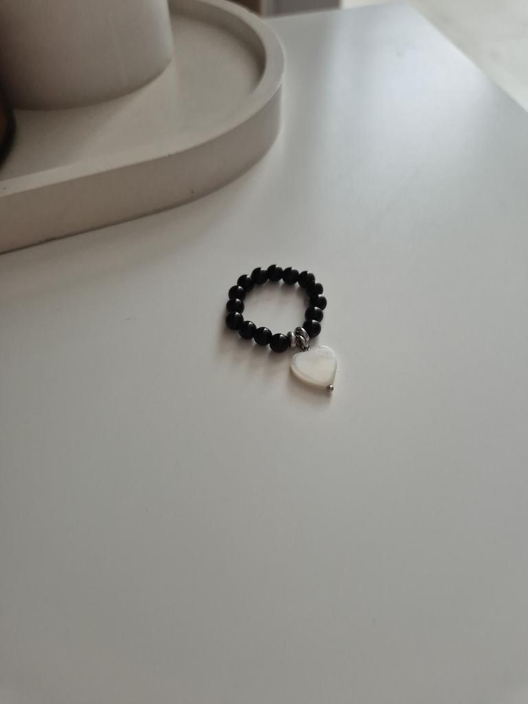 Кольцо Black с сердцем из перламутра