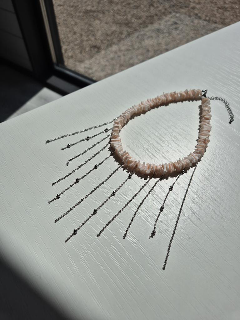 Колье из ракушки с цепочками Cascade