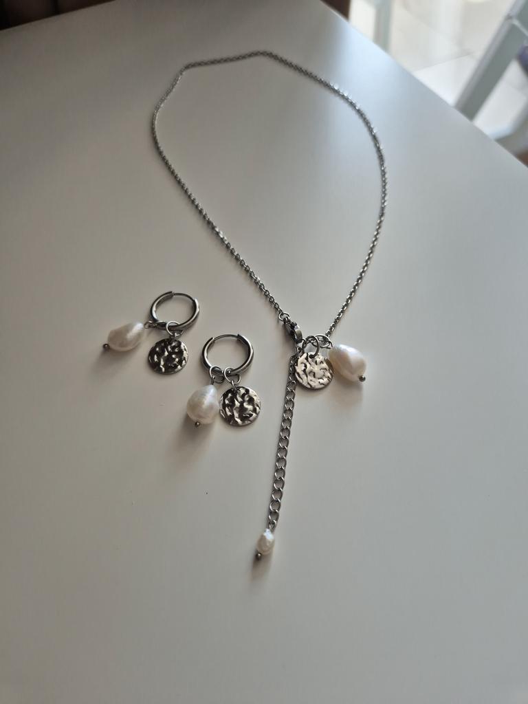 Цепочка с натуральным жемчугом и монеткой