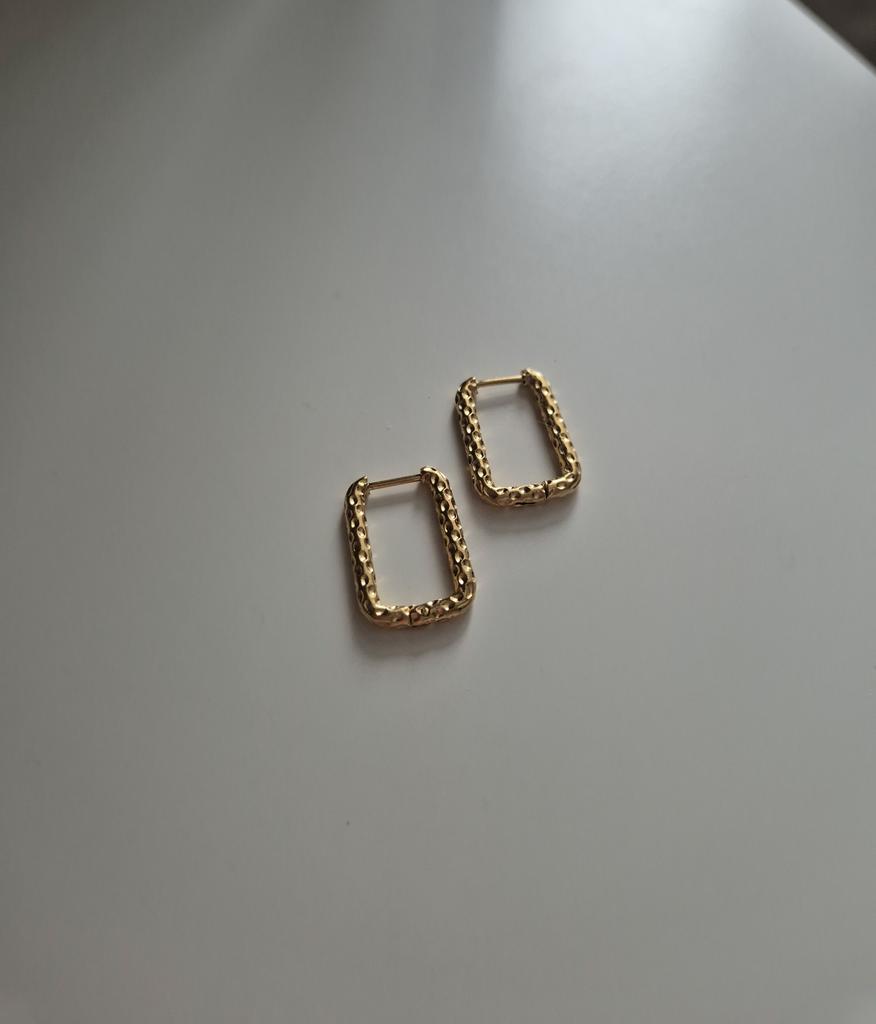 Серьги текстурные прямоугольные в золоте
