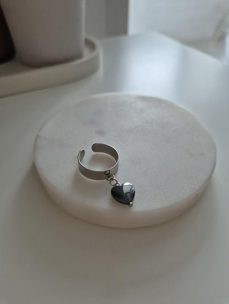 Кольцо из стали с сердцем темный гематит