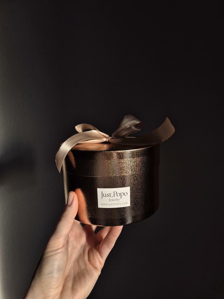 Подарочная коробка