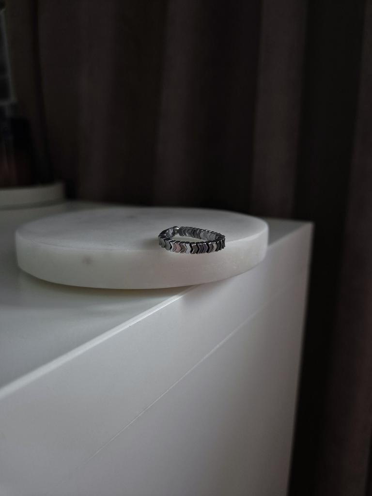 Кольцо Hematite arrow