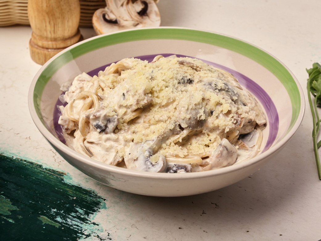Сливочная Паста с курицей и грибами