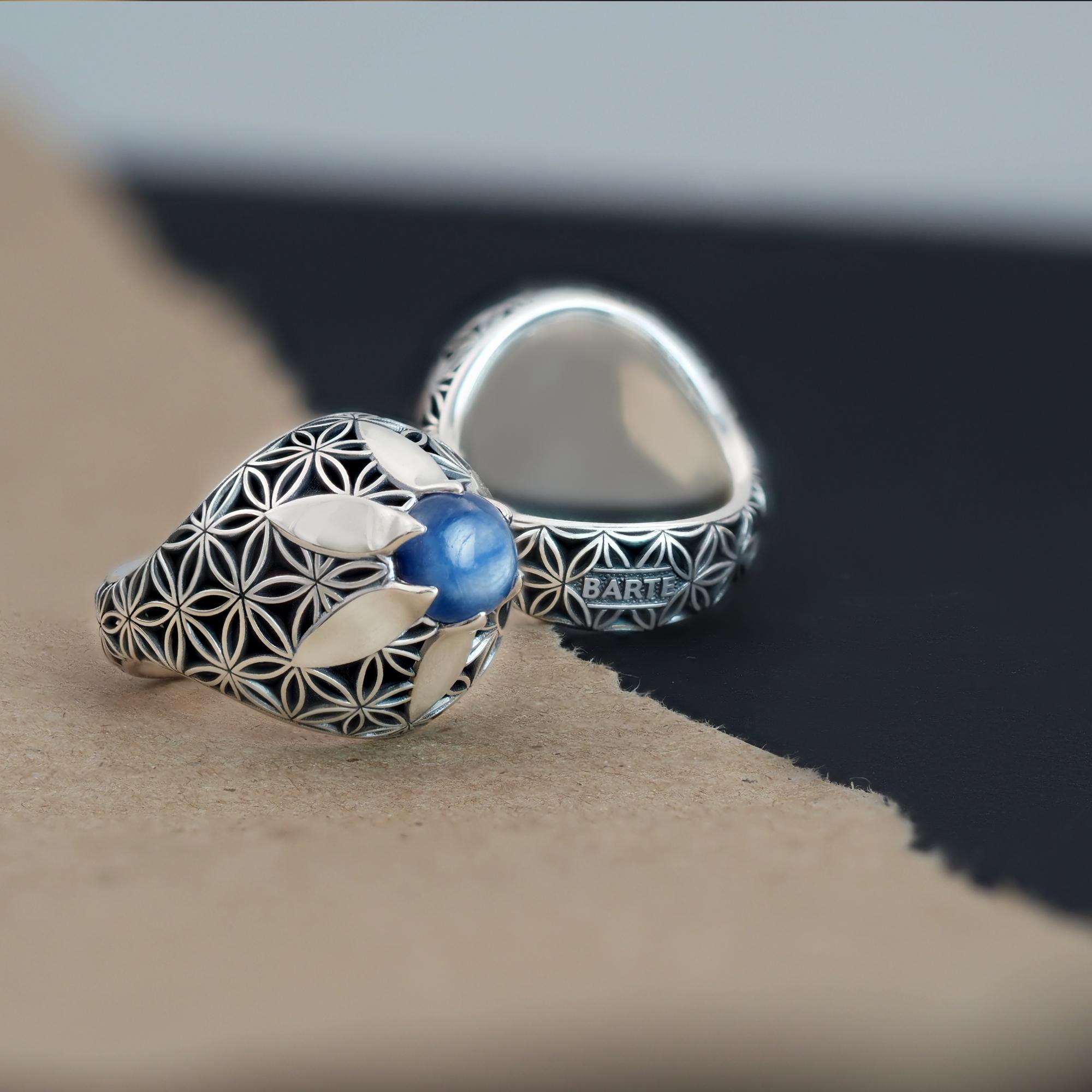 Кольцо "Цветок"( кианит)