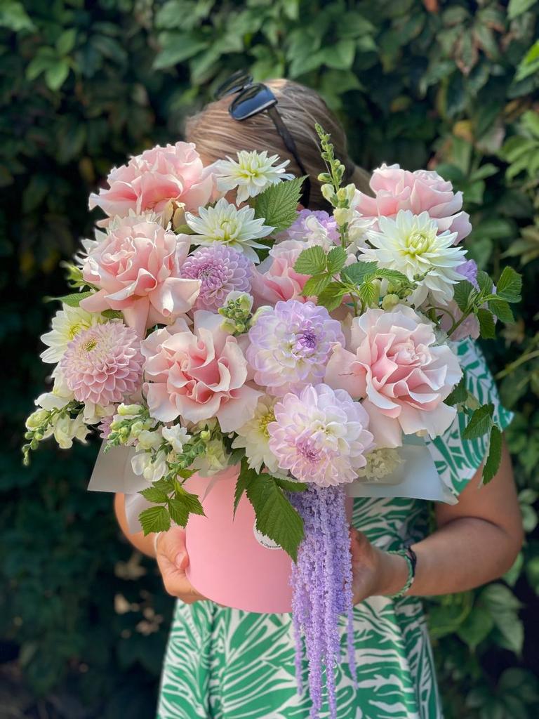 Композиция с георгинами