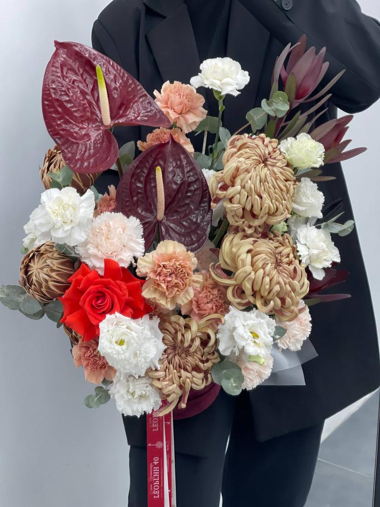 Авторская сезонная композиция с антуриумом