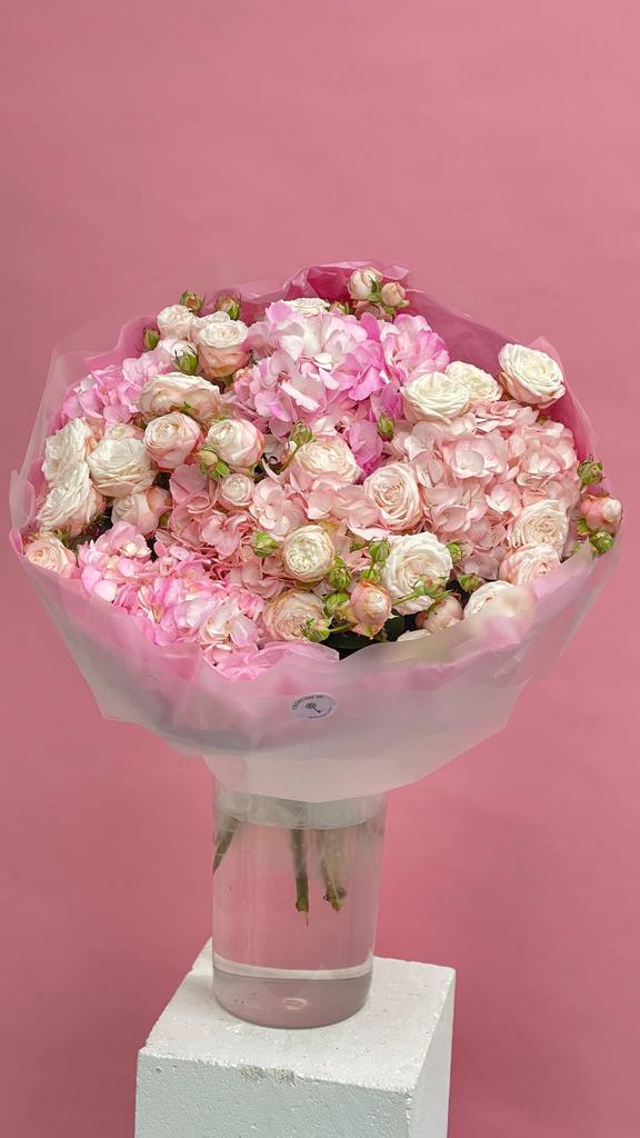 Дуо букет из кустовой розы и горнтезии