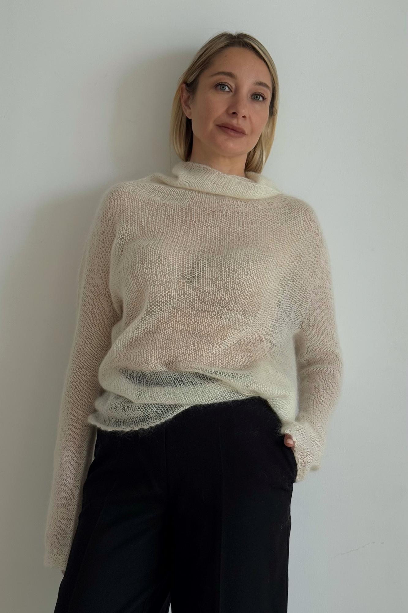 Паутинка с горлом белая