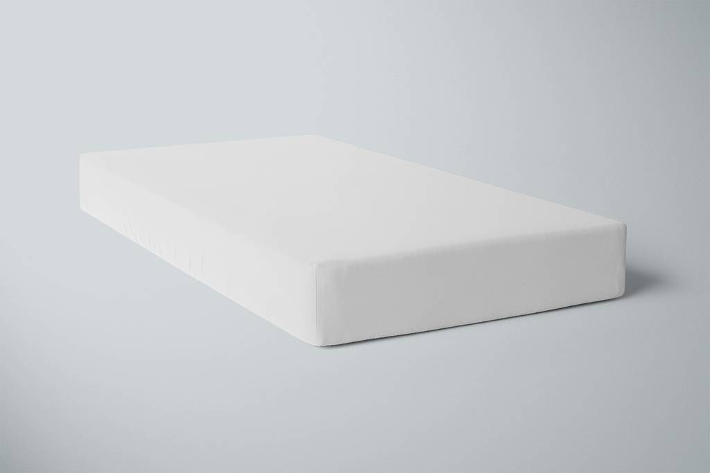 Белая простыня на резинке