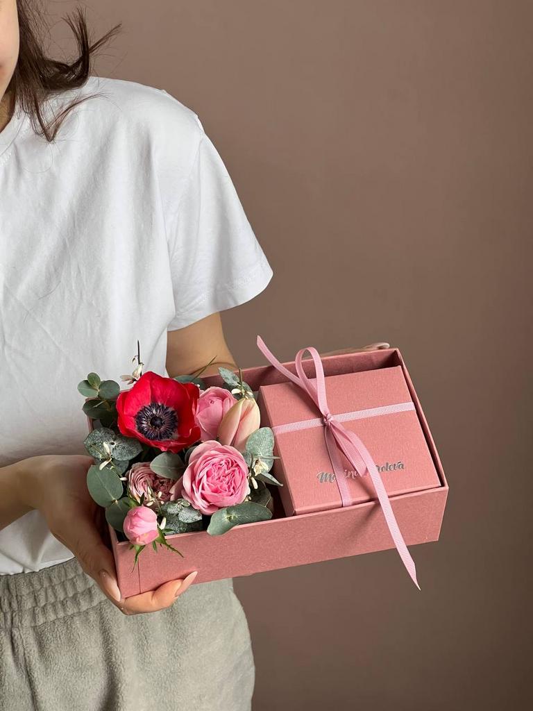 Коробочка Цветы + Шоколад размера S