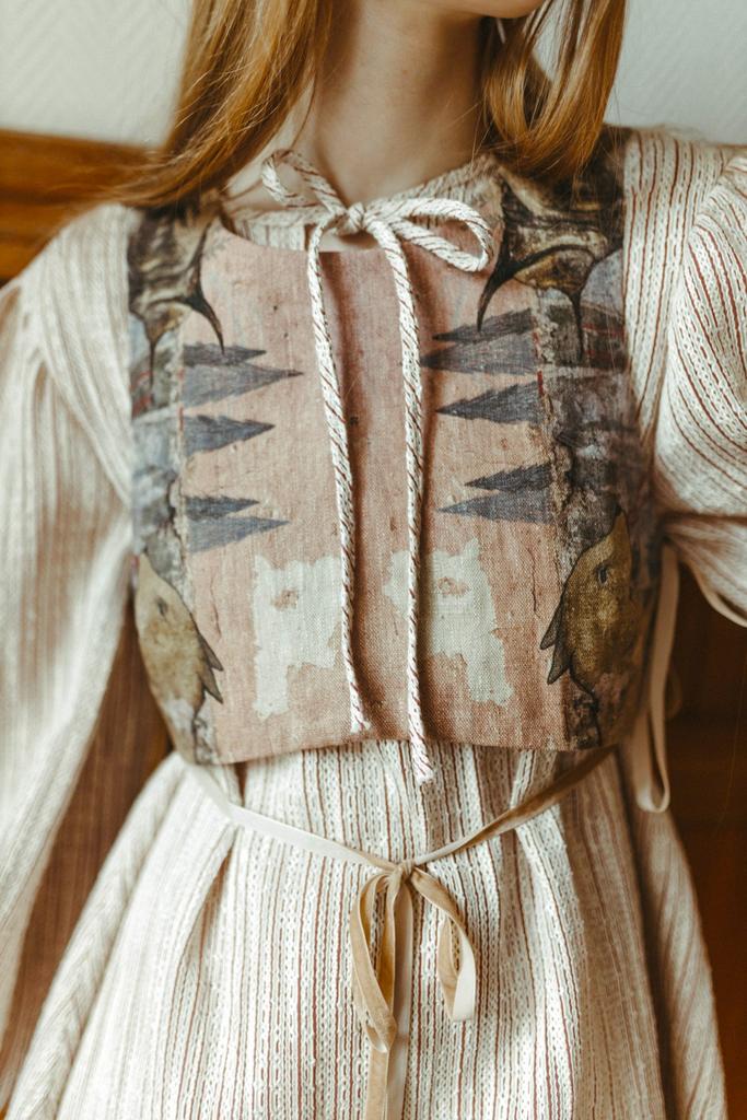 Манишка с бархатными лентами