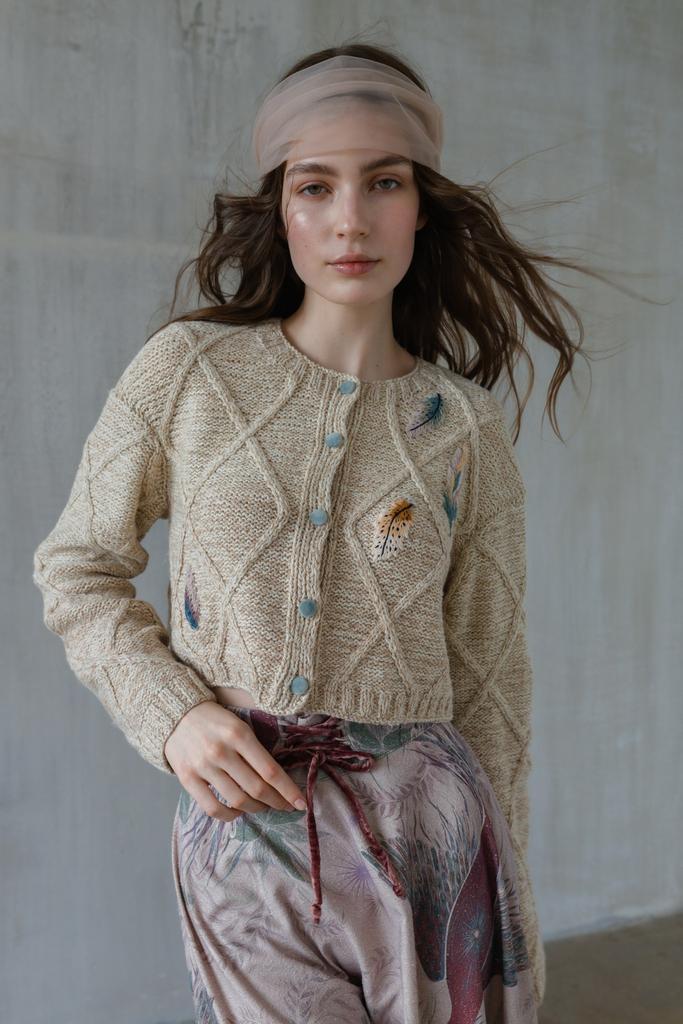 Укороченный свитер с вышивкой /Cropped sweater