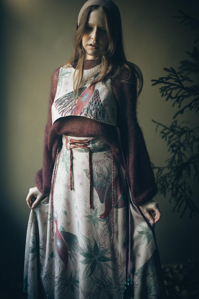 Манишка из дикого шелка с ручной вышивкой/ Vest from wild silk with embroidery