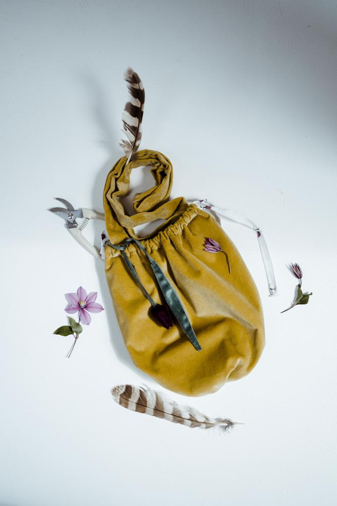 Сумка-лукошко из бархата “Рябчик”