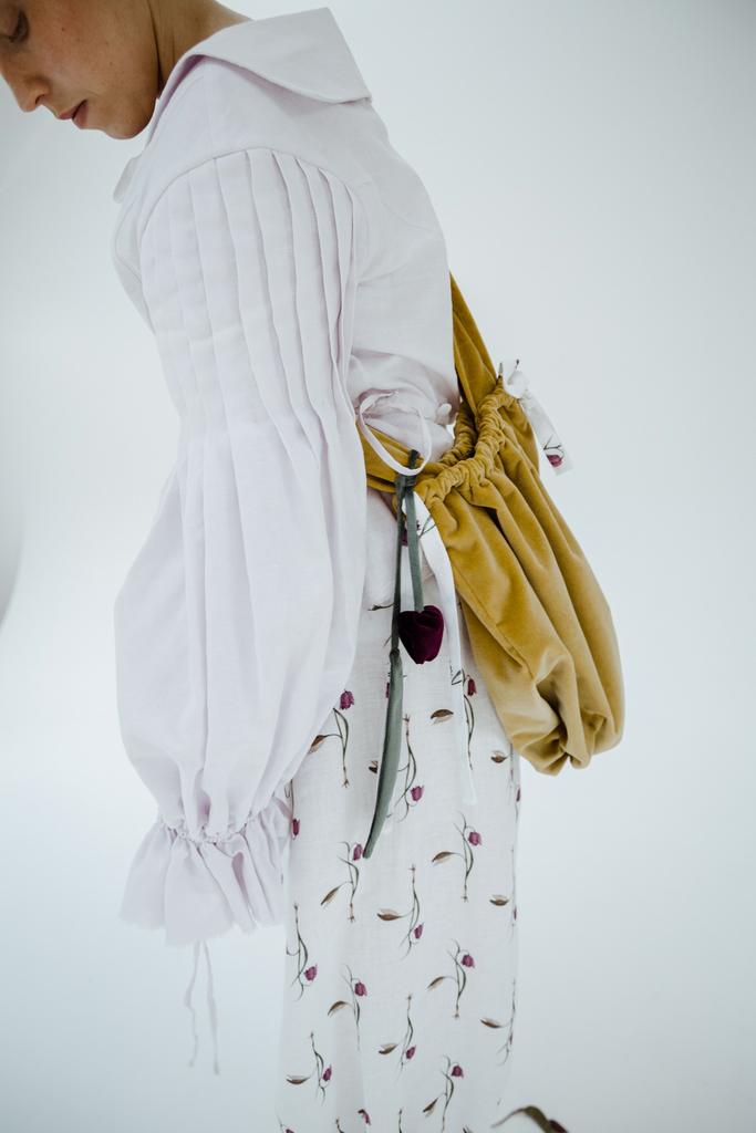 Цветок из бархата “Рябчик”