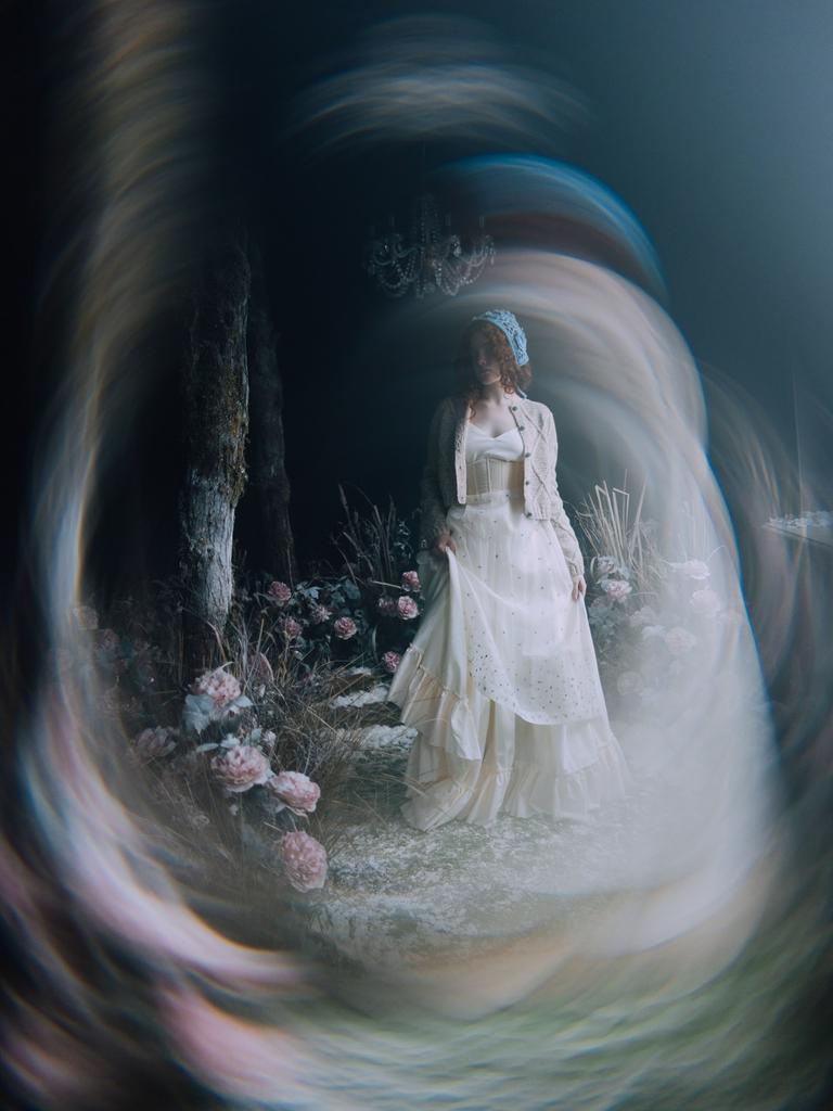 Шелковый фартук с вышивкой