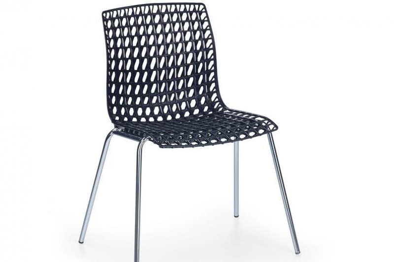 Стул пластиковый, ножки стальные