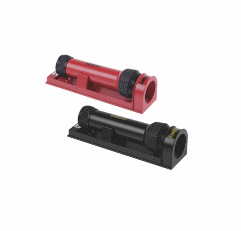 Фонарик гостиничного типа работает от батареек