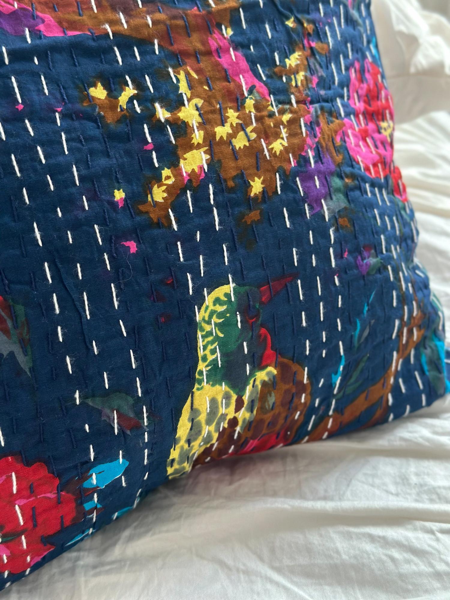 Стеганная подушка 40*40 см, тропический лес на синем