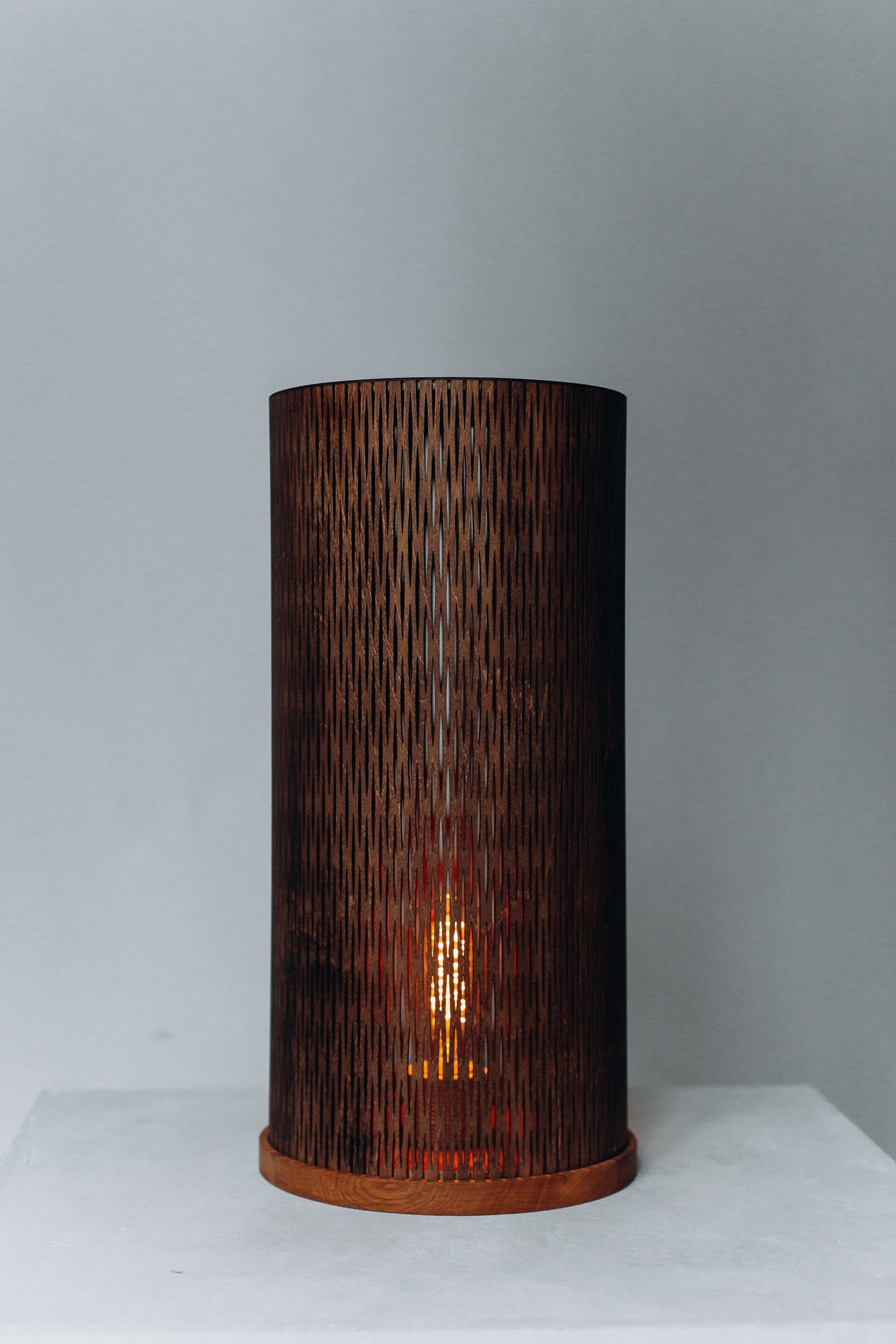 Напольный светильник из дерева "Cylinder 02"