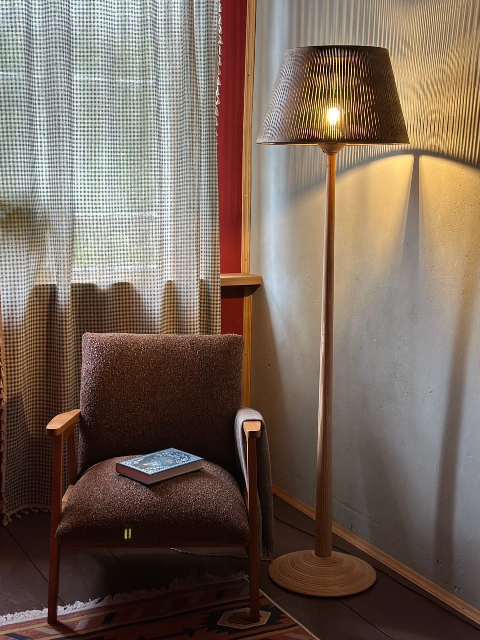 Торшер из дерева "Юла"